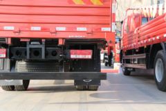 福田 时代领航ES5 金牛王 200马力 4X2 6.8米排半栏板载货车(国六)(BJ1184VKPFG-02)