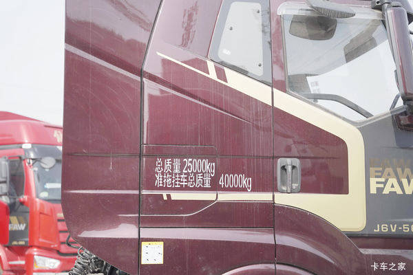 解放J6V牵引车石家庄市火热促销中 让利高达0.6万