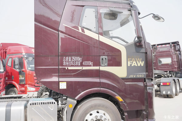 解放J6V牵引车石家庄市火热促销中 让利高达0.6万