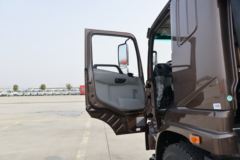 三环十通 昊龙 舒适版 260马力 8X2 7.6米栏板载货车(国六)(STQ1319L14Y3A6)