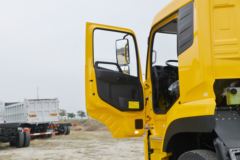 东风商用车 天龙VL 350马力 8X4 电源车底盘(国六)(DFH1310A9)