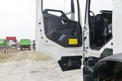 东风商用车 天锦KR 320马力 8X4 8方混凝土搅拌运输车(中联牌)(国六)(ZLJ5318GJBE8F)