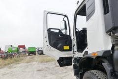 东风商用车 天锦KR 320马力 8X4 8方混凝土搅拌运输车(中联牌)(国六)(ZLJ5318GJBE8F)