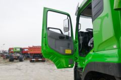 东风商用车 天龙KC重卡 350马力 8X4 5.6米自卸车(国六)