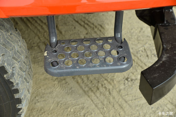 天锦VR220马力6*2 4.8米自卸车优惠0.3万!