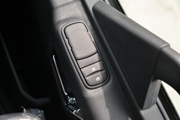 �������ó� ���KR 300���� 4X2 ǣ����(����)ͼƬ