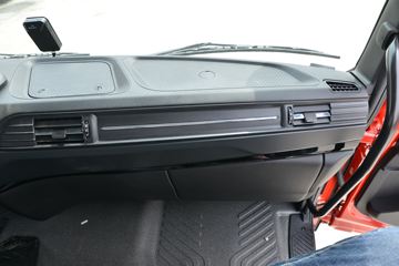 �������ó� ���KR 300���� 4X2 ǣ����(����)ͼƬ