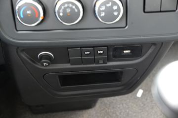 �������ó� ���KR 300���� 4X2 ǣ����(����)ͼƬ