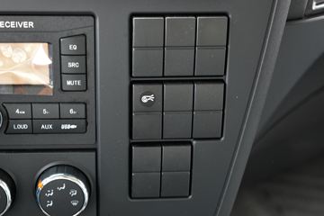 �������ó� ���KR 300���� 4X2 ǣ����(����)ͼƬ