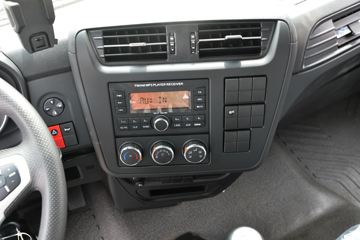 �������ó� ���KR 300���� 4X2 ǣ����(����)ͼƬ