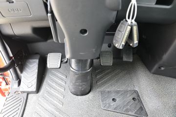 �������ó� ���KR 300���� 4X2 ǣ����(����)ͼƬ