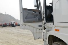 东风商用车 天龙KX 旗舰王者 465马力 8X4 9.5米 AMT自动挡栏板载货车(国六)(DFH1320C)