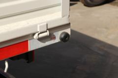 江铃 顺达小卡 致富版普通款 122马力 3.7米单排栏板轻卡(国六)(JX1041TCF26)