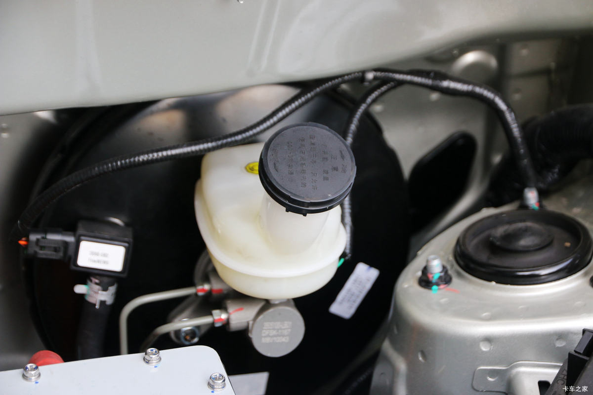 【图】瑞驰 EC55 2.5T 2座 4.61米纯电动封闭货车41.85kWh_实拍图片_1410363_卡车之家