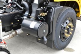 东风天锦VR&nbsp;电源车底盘图片