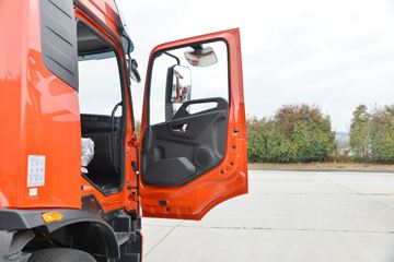 �������ó� ���KR ��Ӣ�� 210���� 4X2 6.8�������ػ���(����)(�߶�)ͼƬ