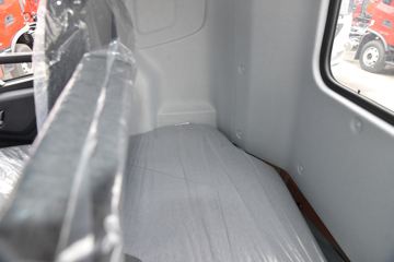 �������ó� ���KR ��Ӣ�� 210���� 4X2 6.8�������ػ���(����)(�߶�)ͼƬ