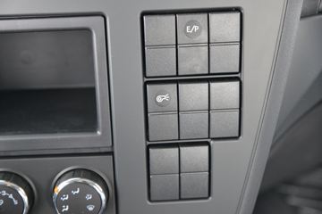 �������ó� ���KR ��Ӣ�� 210���� 4X2 6.8�������ػ���(����)(�߶�)ͼƬ