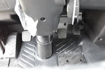 �������ó� ���KR ��Ӣ�� 210���� 4X2 6.8�������ػ���(����)(�߶�)ͼƬ