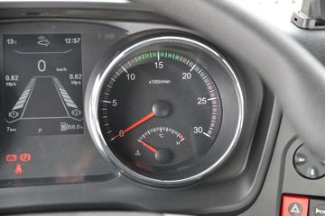 �������ó� ���KR ��Ӣ�� 210���� 4X2 6.8�������ػ���(����)(�߶�)ͼƬ