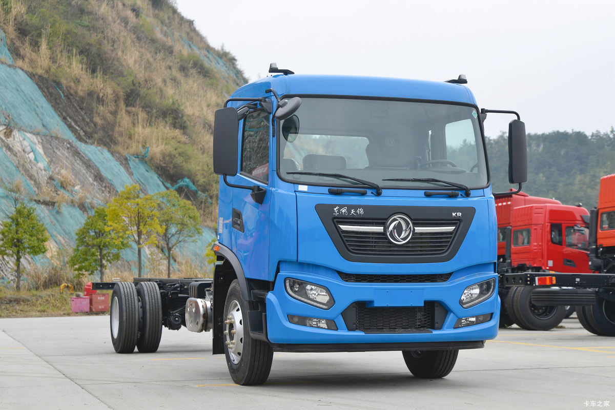 东风商用车 天锦KR 舒适版 220马力 4X2 9.8米厢式载货车(平顶)(速比4.33)