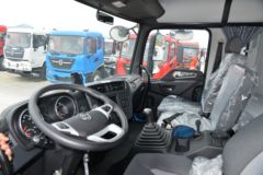 东风商用车 天锦KR 舒适版 220马力 4X2 9.8米厢式载货车(平顶)(速比4.33)(DFH5180XXYE6)