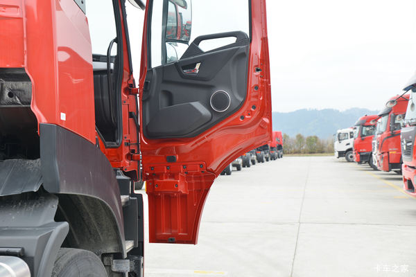 许昌风神优惠季新天龙KL重卡 465马力 6X4牵引车