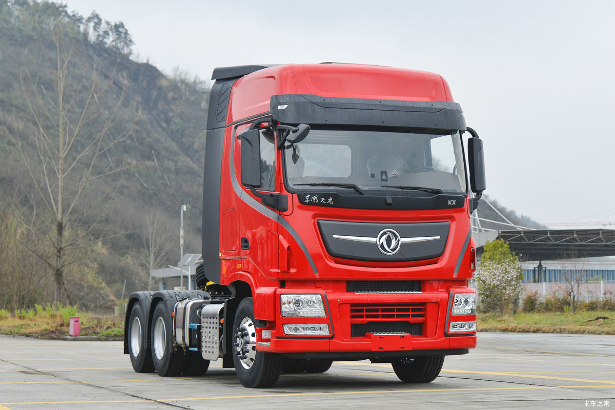 东风商用车 天龙旗舰KX 经典版 520马力 6X4牵引车(国六)(双油箱)