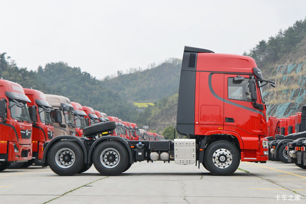 东风商用车 天龙旗舰520最高优惠0.3万!