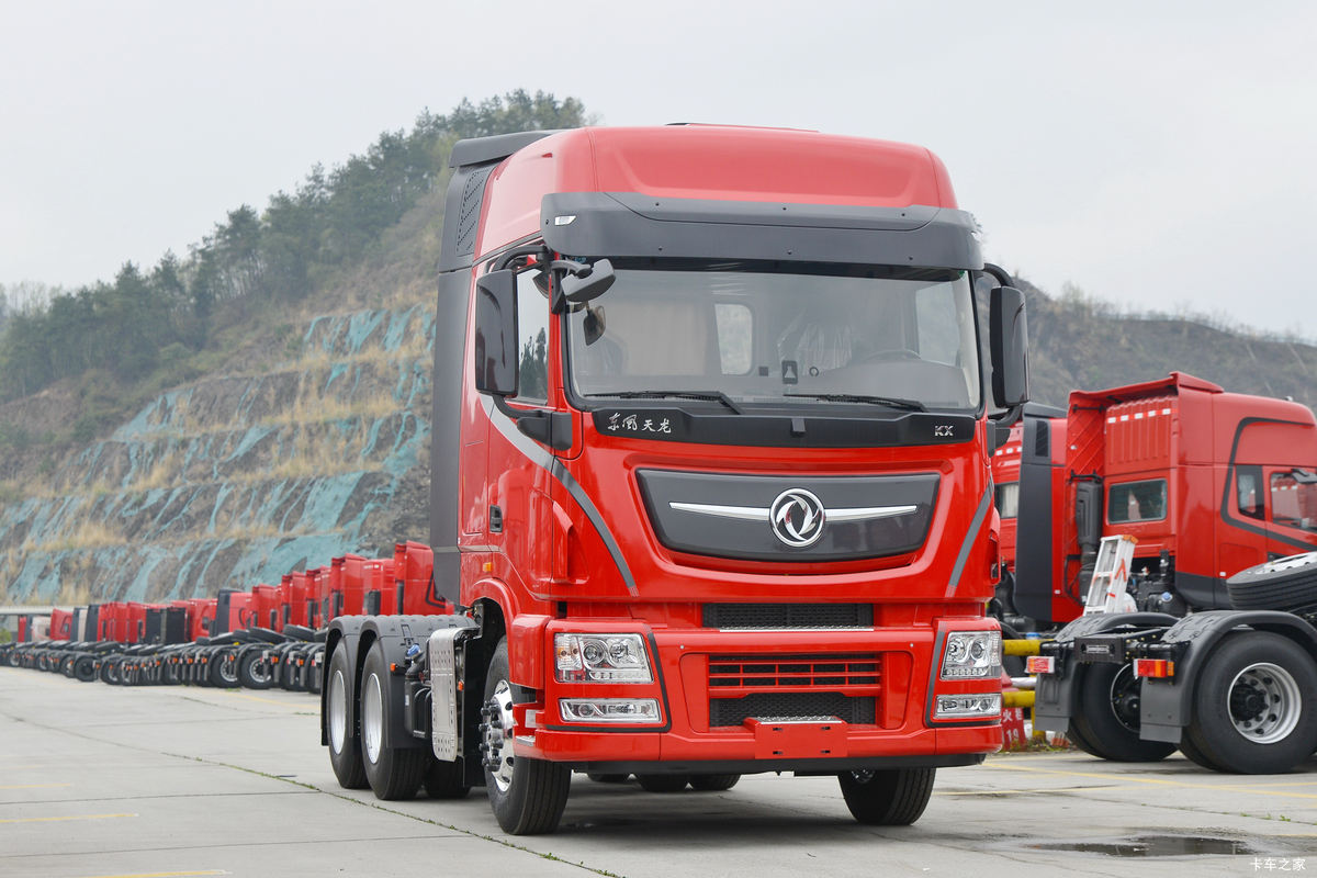 东风商用车 天龙旗舰KX 王者版 600马力 6X4 牵引车(东风14挡)(速比3.64)(带液缓)