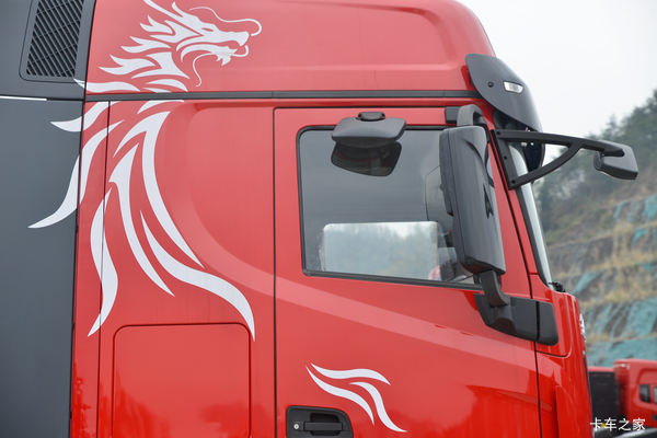 最高优惠1万 天龙旗舰KX牵引车火热促销中