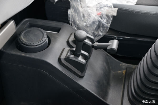 许昌风神优惠季天龙旗舰KX 经典版 560马力 6X4 牵引车