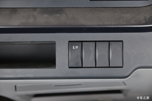 许昌风神优惠季天龙旗舰KX 经典版 560马力 6X4 牵引车