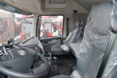东风商用车 天龙旗舰KX 460马力 6X4 LNG牵引车(国六)