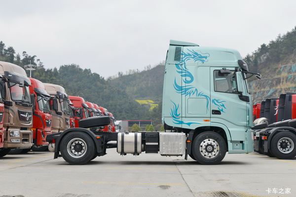 许昌风神优惠季 天龙旗舰GX 560马力 6X4 AMT自动挡牵