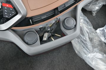 �������ó� �����콢GX 520���� 4X2 AMT�Զ���ǣ����(����)(DFH4180C2)ͼƬ