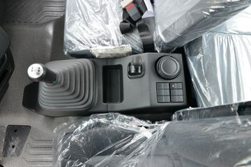 �������ó� ���KR 260���� 4X2 9.8����ʽ�ػ���(�߶�)(DFH5180XXYE6)ͼƬ