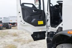 东风商用车 天锦KR 260马力 4X2 9.8米厢式载货车(高顶)(DFH5180XXYE6)