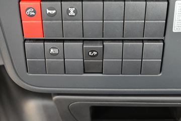 �������ó� ����KL�ؿ� ���ʰ� 465���� 8X4 8.6����ʽ�ػ���(�߶�)ͼƬ