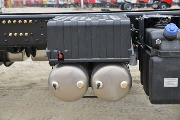 �������ó� ����KL�ؿ� ���ʰ� 465���� 8X4 8.6����ʽ�ػ���(�߶�)ͼƬ