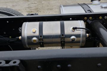 �������ó� ����KL�ؿ� ���ʰ� 465���� 8X4 8.6����ʽ�ػ���(�߶�)ͼƬ