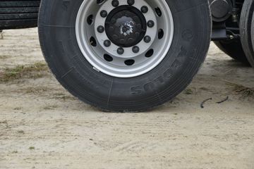 �������ó� ����KL�ؿ� ���ʰ� 465���� 8X4 8.6����ʽ�ػ���(�߶�)ͼƬ