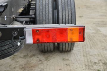 �������ó� ����KL�ؿ� ���ʰ� 465���� 8X4 8.6����ʽ�ػ���(�߶�)ͼƬ