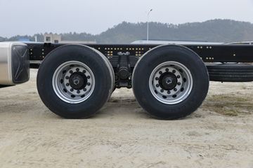 �������ó� ����KL�ؿ� ���ʰ� 465���� 8X4 8.6����ʽ�ػ���(�߶�)ͼƬ