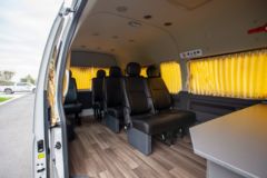 福田商务车 风景G9 2022款 尊享版 160马力 2.4L汽油 9座 长轴高顶商务车