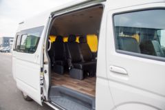 福田商务车 风景G9 2022款 尊享版 160马力 2.4L汽油 9座 长轴高顶商务车