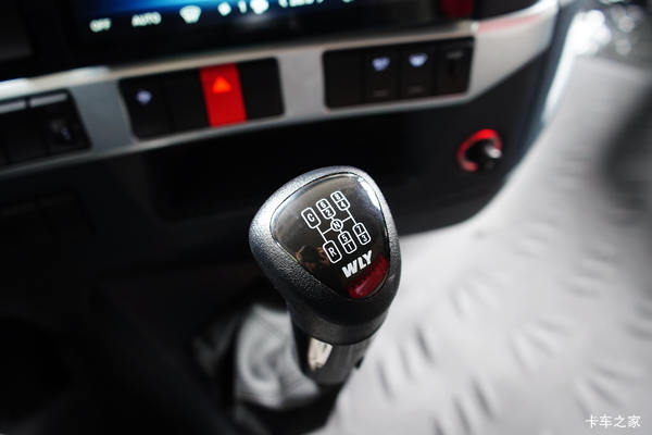 东风柳汽 乘龙H5 245马力 4X2 6.8米最高优惠6千元