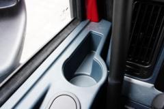 东风柳汽 乘龙H5 270马力 4X2 6.8米仓栅式载货车(液缓)(LZ5180CCYH5AC1)