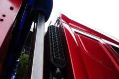 东风柳汽 乘龙H5 270马力 4X2 6.8米仓栅式载货车(液缓)(LZ5180CCYH5AC1)