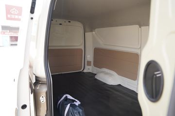 长安跨越 跨越星V5 2.6T 2座 纯电动厢式运输车41.86kWh货厢图片